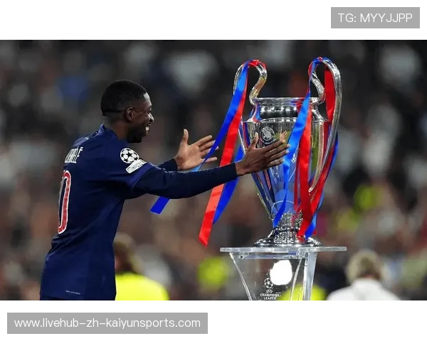 巴萨逆袭传奇，水货球员摘得金球奖桂冠，巴萨金球奖前三