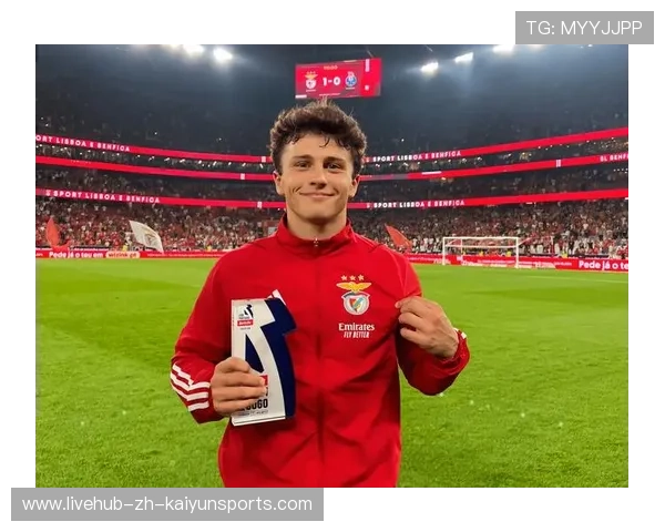 曼联官方宣布签下葡萄牙中场若奥·内维斯,签约至2031年 曼联官方宣布签下葡萄牙中场若奥·内维斯,签约至2031年